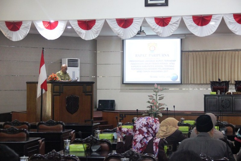 SEMUA FRAKSI SETUJU JAWABAN PEMKAB ATAS RAPERDA P.TANGGUNGJAWABAN APBD 2017
