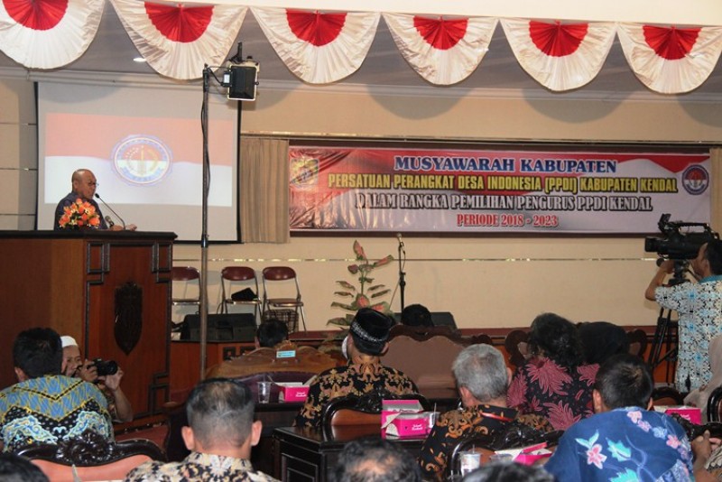 KEMAJUAN DAN KESEJAHTERAAN DESA BERGANTUNG PADA KINERJA KADES DAN PERANGKAT