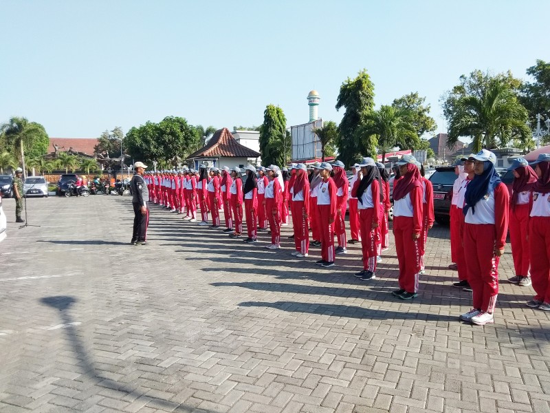 74 SISWA IKUTI LATIHAN PERDANA PASKIBRAKA