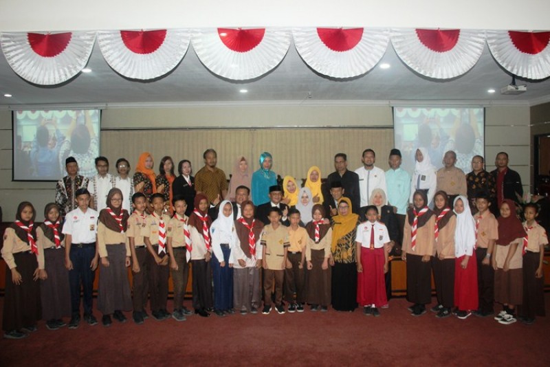 SIDANG PARIPURNA HUT KENDAL 413, BUPATI SAMPAIKAN SEDERET WARGA BERPRESTASI