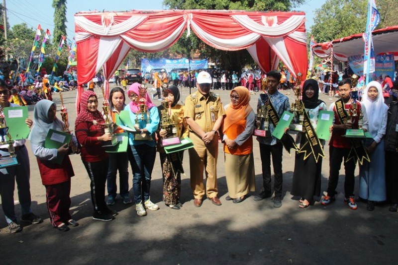 PERINGATAN HARI KELUARGA NASIONAL INGATKAN PENTINGNYA KELUARGA BAGI SEMUA