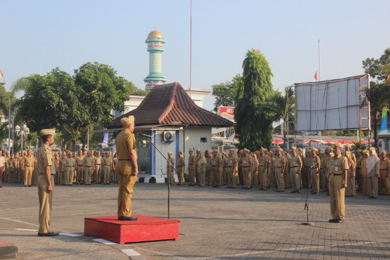 PERINGATI HUT RI, APARAT &MASYARAKAT DIIMBAU KIBARKAN BENDERA SEBULAN PENUH