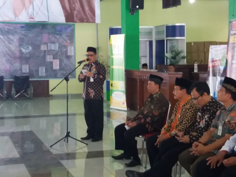 SEKDA KENDAL SERAHKAN JAMAAH HAJI ASAL KENDAL DI DONOHUDAN
