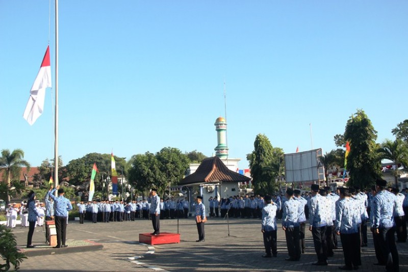 SETDA KENDAL GELAR UPACARA HUT RI KE 73