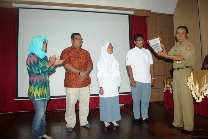 PROTELINDO DAN YKAI KERJASAMA DENGAN DISKOMINFO KENDAL BERI BEASISWA
