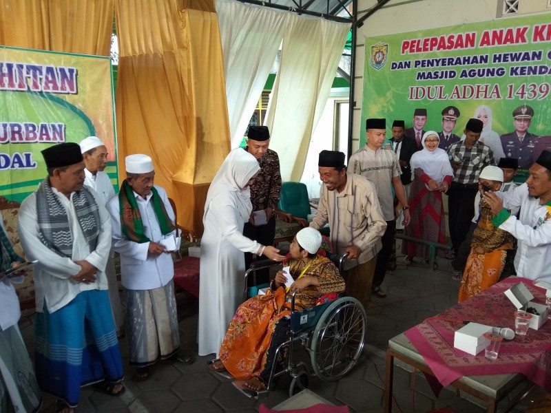 BUPATI  MIRNA  ANNISA MINTA PESERTA KHITANAN MASSAL DITAMBAH