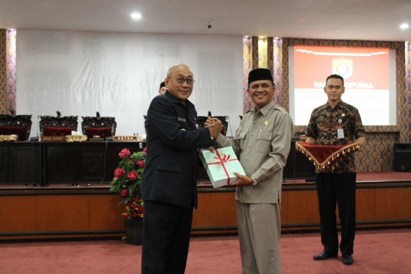 WABUP KENDAL SAMPAIKAN NOTA KEUANGAN RANCANGAN PERUBAHAN APBD 2018