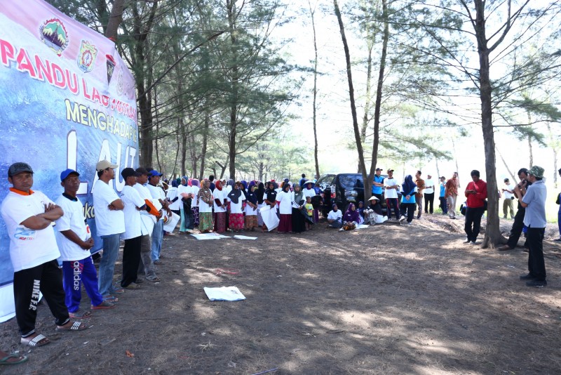 GERAKAN BERSIH PANTAI SENDANG SIKUCING