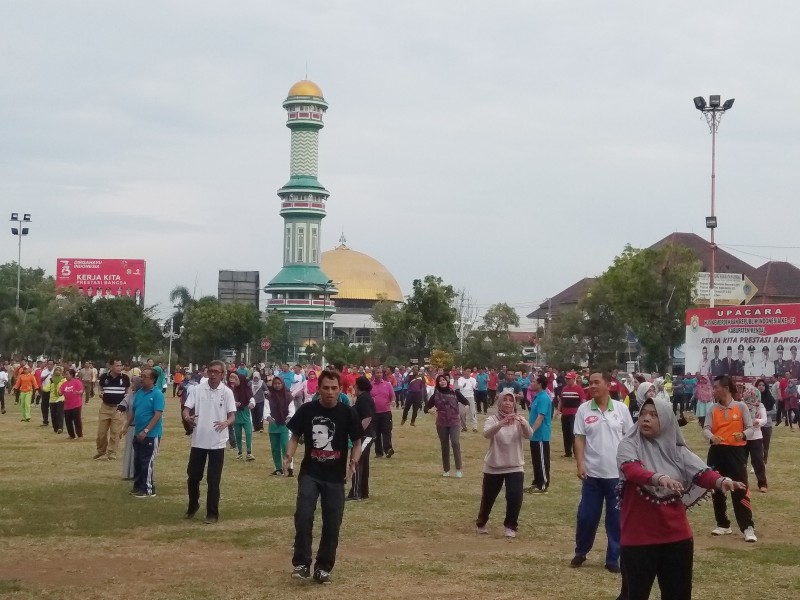 LAGU ASLI KENDAL CIPTAAN BUPATI MIRNA ANNISA IRINGI SENAM GOYANG KENDAL