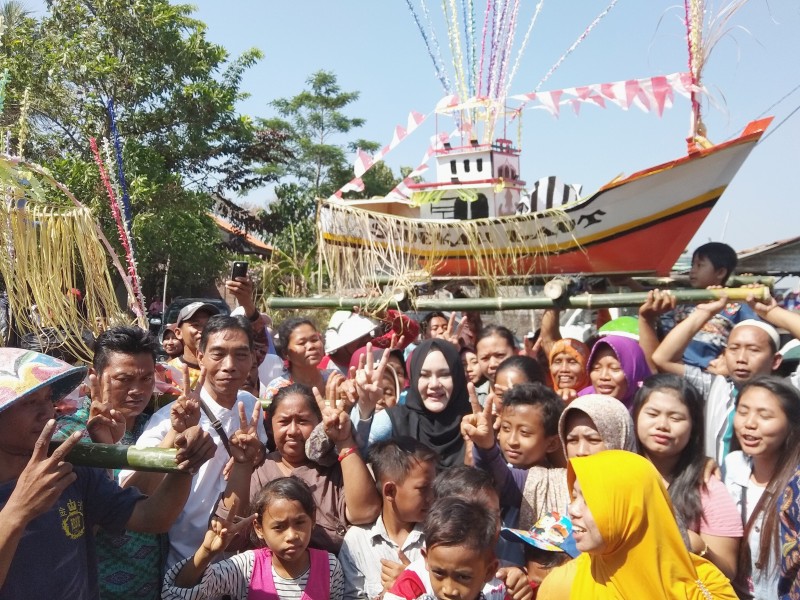 NELAYAN DUSUN BIRUSARI GELAR SEDEKAH LAUT, KALIBUNTU MAKIN RAMAI