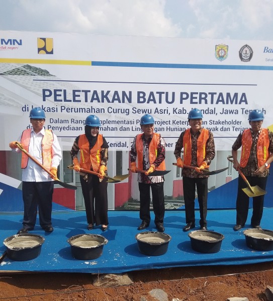 KENDAL JADI PERCONTOHAN PEMBANGUNAN PERUMAHAN KPR MIKRO KOMUNITAS