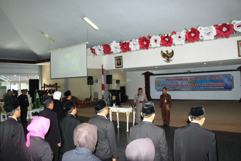 SEKDA KENDAL LANTIK 71 PEJABAT FUNGSIONAL KABUPATEN KENDAL
