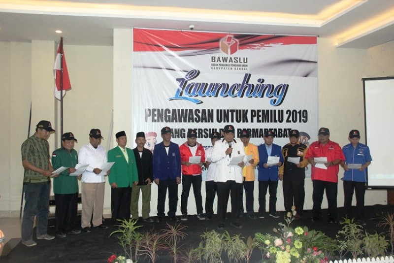 16 PARPOL PESERTA PEMILU 2019 DI KENDAL SEPAKATI PEMILU DAMAI
