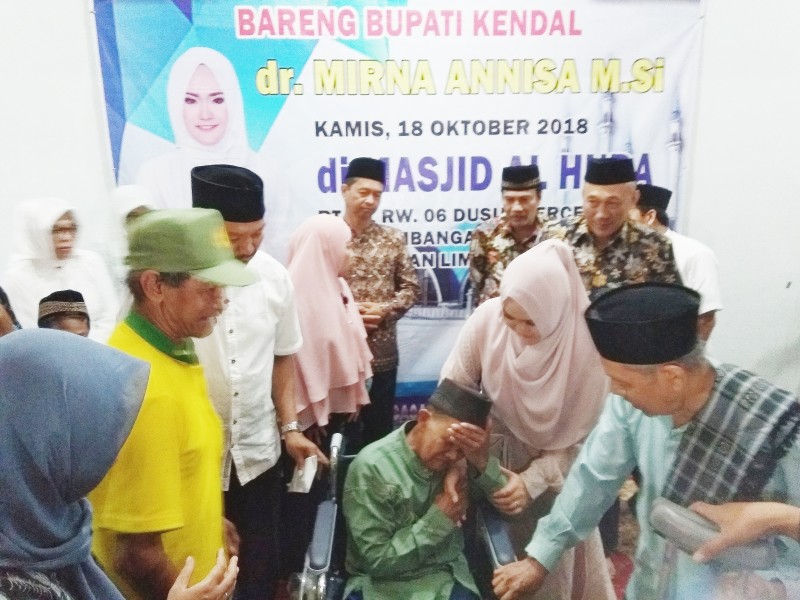 Duduk di Atas Kusi Roda di Depan Bupati Mirna Annisa, Sugito Menangis