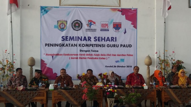 AKSARA AWAL ANAK PAUD SEBAGAI PONDASI ANAK BISA BACA TULIS DAN BERHITUNG