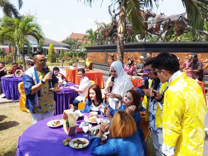 MUSIK DRUMBLEK DAN KULINER KHAS KENDAL HIASI PANGGUNG GEMBIRA INDOSIAR