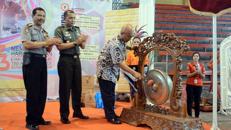 WABUP BUKA PAMERAN KERIS NASIONAL