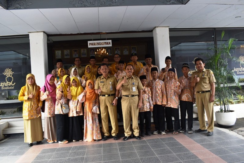SEKDA KENDAL LEPAS TIM MTQ PELAJAR KENDAL KE LOMBA MTQ TINGKAT JATENG