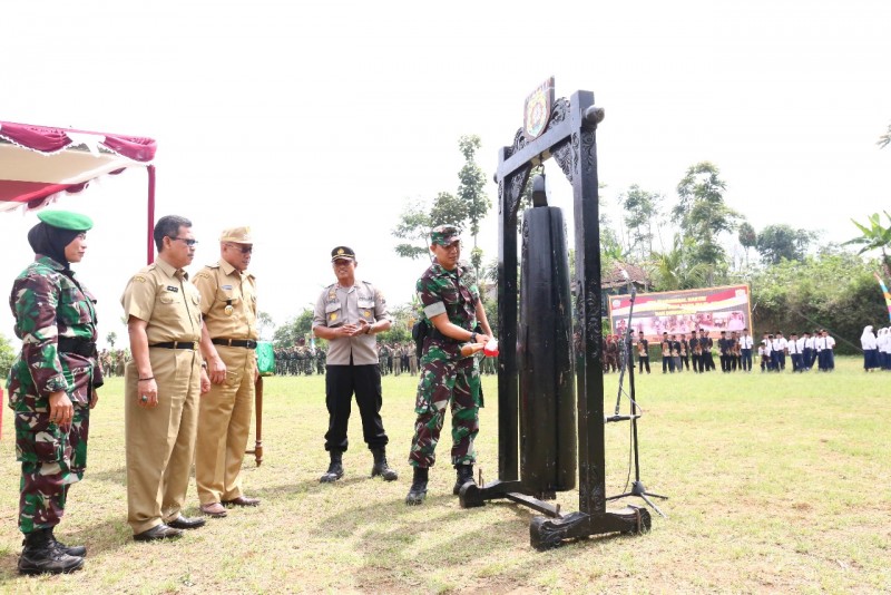 TMMD SENGKUYUNG TAHAP III DESA BRINGINSARI SUKOREJO DITUTUP