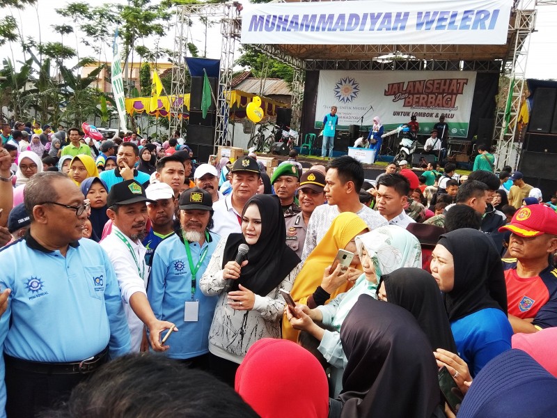 Bupati Mirna Annisa Lepas 15 Ribu Peserta Jalan Sehat Milad Muhammadiyah