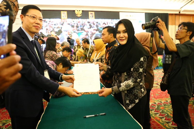BUPATI KENDAL TANDATANGANI LETTER OF INTENT KERJASAMA DENGAN PENANAM MODAL