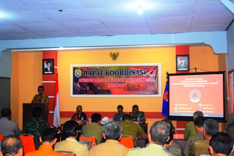 HADAPI BANJIR DAN LONGSOR, KENDAL SATUKAN PEMAHAMAN TANGGULANGI BENCANA