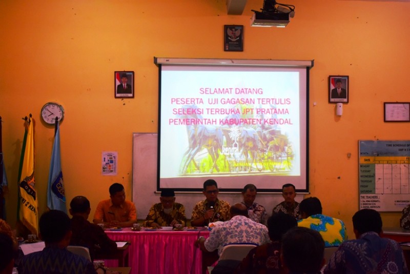 SEKDA BERI ARAHAN PESERTA UJI GAGASAN TERTULIS SELEKSI TERBUKA JPT PRATAMA
