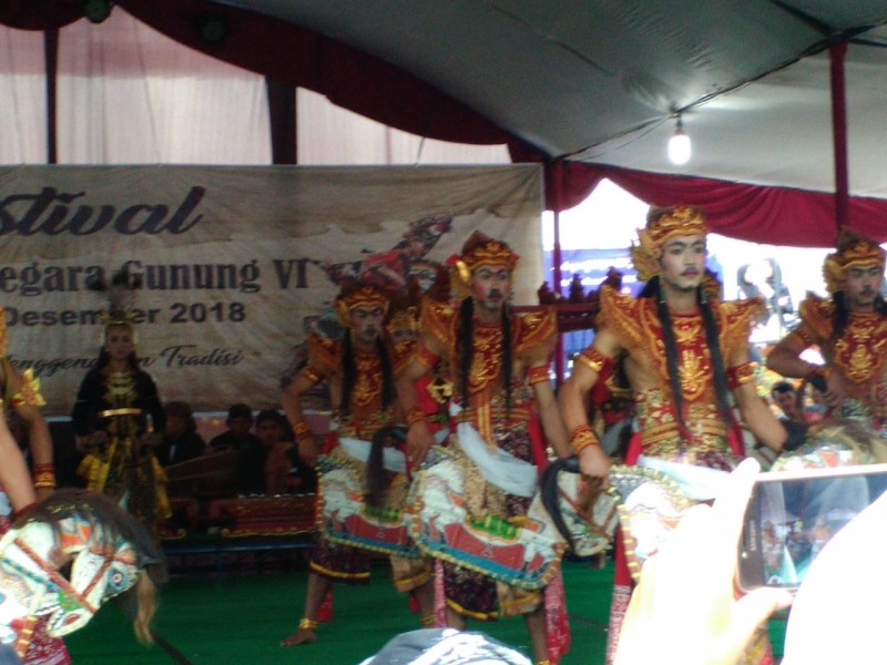 TUMBUH KEMBANGKAN BUDAYA, KARATON AMARTA BUMI LIMBANGAN GELAR RUWATAN