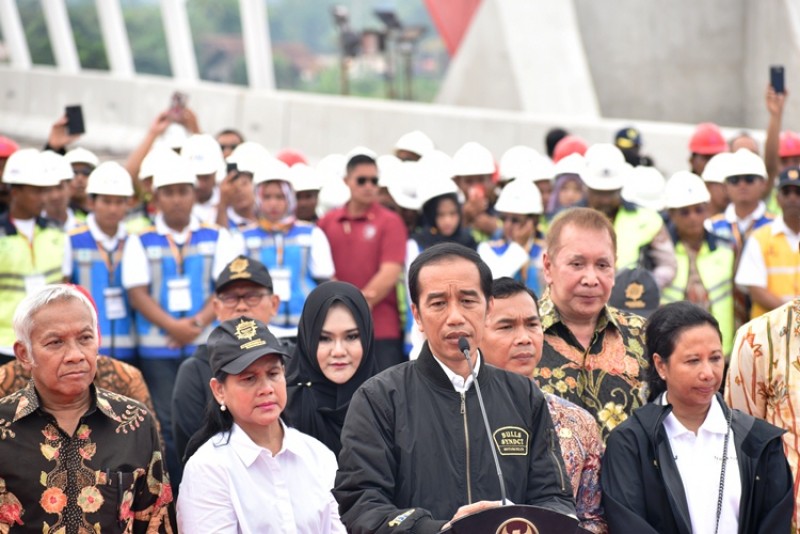 DI KENDAL, JOKOWI RESMIKAN 7 RUAS TOL TRANS JAWA