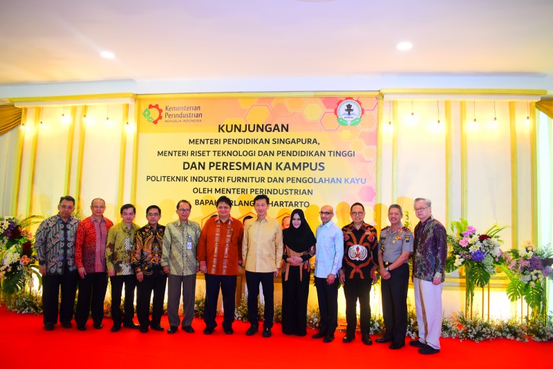 MENTERI PENDIDIKAN SINGAPURA KUNJUNGI POLITEKNIK FURNITUR DAN KIK
