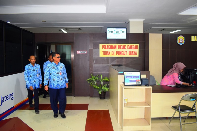 SEKDA KENDAL SIDAK STANDAR LAYANAN PUBLIK SEJUMLAH OPD