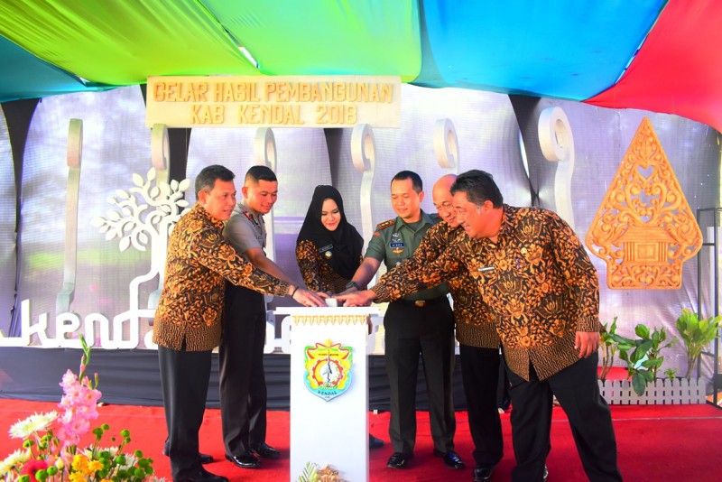 NIKMATI HASIL PEMBANGUNAN DENGAN RASA MEMILIKI