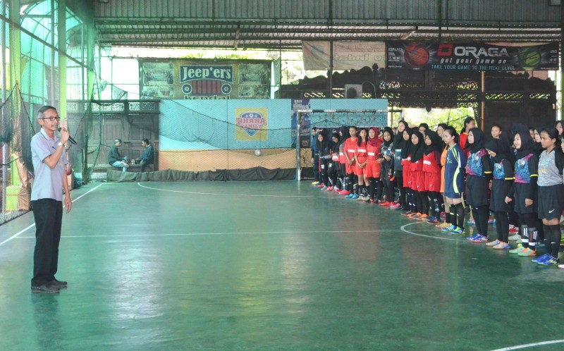 KEPALA DISPORAPAR KENDAL BUKA TURNAMEN FUTSAL PWI CUP 2019