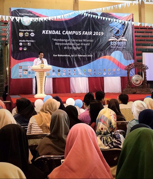 KEPALA DISDIKBUD KENDAL BUKA ACARA CAMPUS FAIR 2019