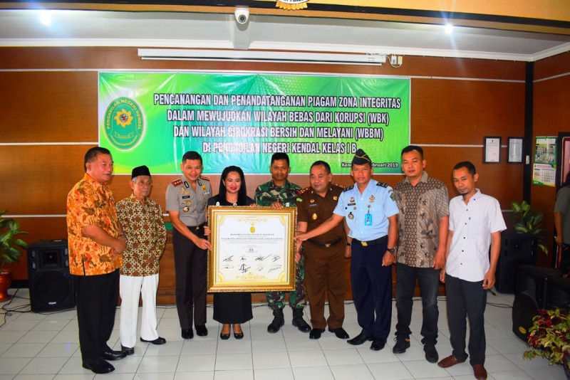 PENGADILAN NEGERI KENDAL CANANGKAN ZONA INTEGRITAS BEBAS KKN