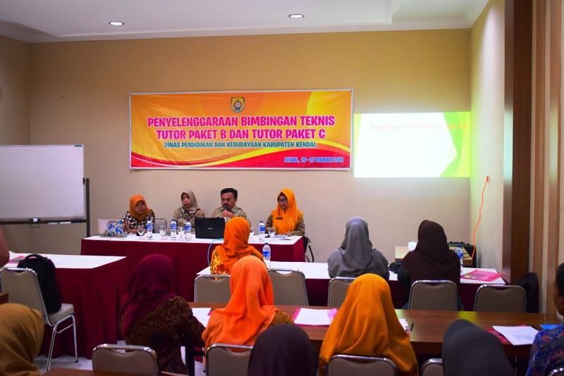 TUTOR KEJAR PAKET B DAN C KENDAL IKUTI BINTEK KURIKULUM 2013