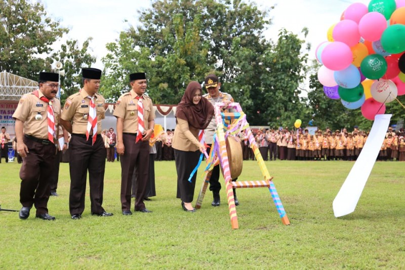BUPATI MIRNA BUKA PESTA SIAGA KWARCAB KENDAL TAHUN 2019