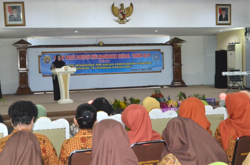 BUPATI MIRNA HADIRI RAKERDA PKK KENDAL TAHUN 2019