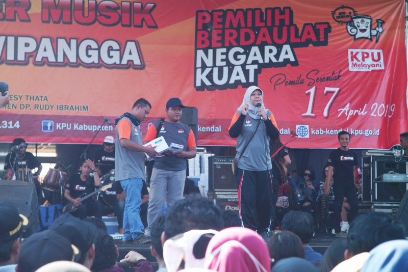 KPU KENDAL SOSIALISASIKAN PELAKSANAAN PEMILU SERENTAK 2019