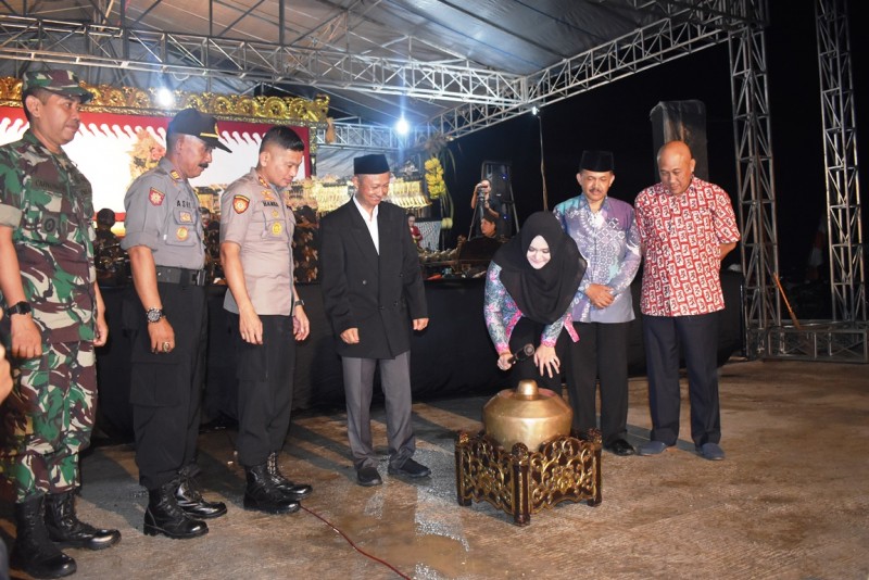 BENTUK UCAPAN SYUKUR DESA SUMBERSARI GELAR RUWATAN