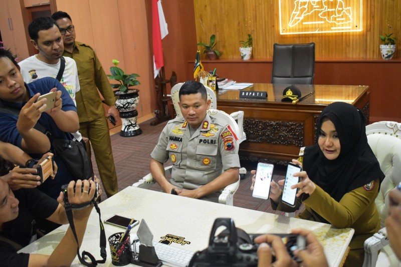 BUPATI MIRNA LAPORKAN AKUN PALSU FACEBOOK MENGATASNAMAKAN DIRINYA