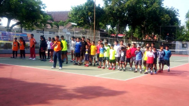 PELTI KENDAL GELAR KEJUARAAN TENIS LAPANGAN BUPATI CUP YANG KE-21