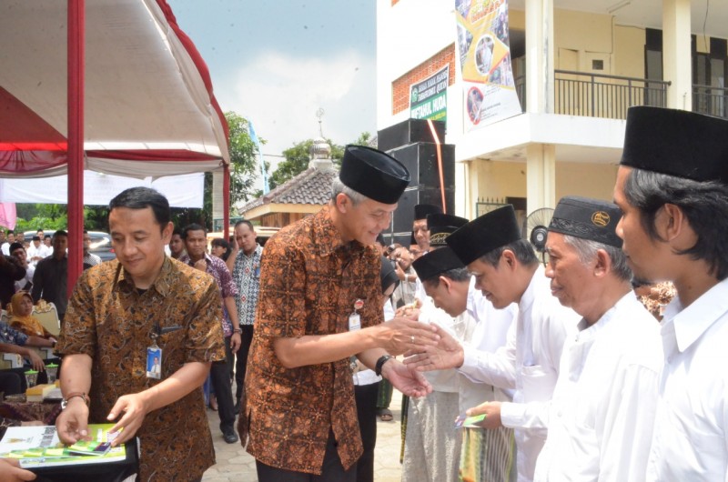 GUBERENUR JATENG SILATURAHMI KE USTADZ DAN USTADZA DI KENDAL