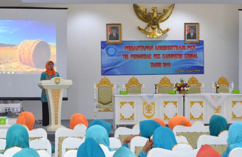 TP PKK KENDAL MELAKSANAKAN PEMANTAPAN ADMINISTRASI TAHUN 2019