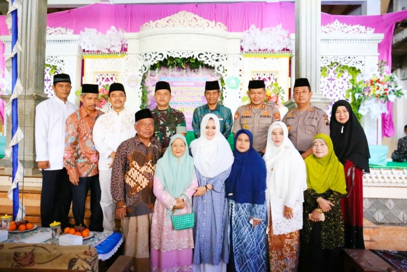 BUPATI KENDAL HADIRI HARLAH AKHIRUSSANA DAN HAUL DI PONPES ALMIFTA DONOSARI