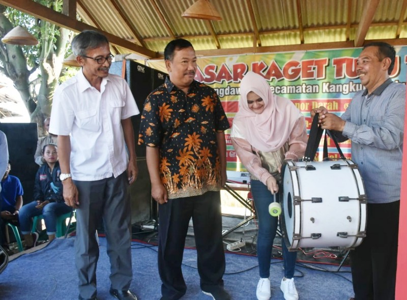 LAUNCHING NGABUBURIT PASAR KAGET TUGU TANI DIBUKA BUPATI KENDAL