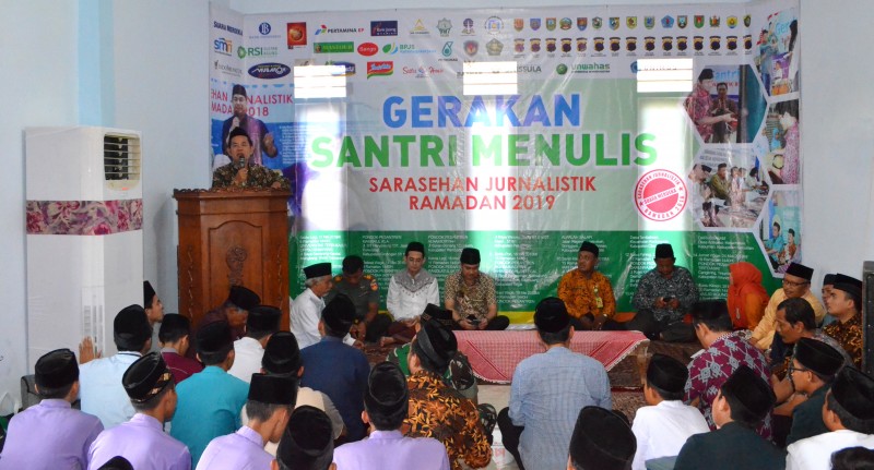 BUPATI MIRNA ANNISA BERI APRESIASI GERAKAN SANTRI MENULIS