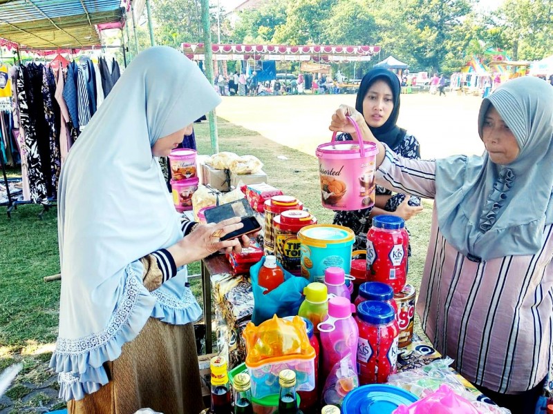 HARI KEDUA PASAR RAMADHAN MASIH DISERBU PEMBELI