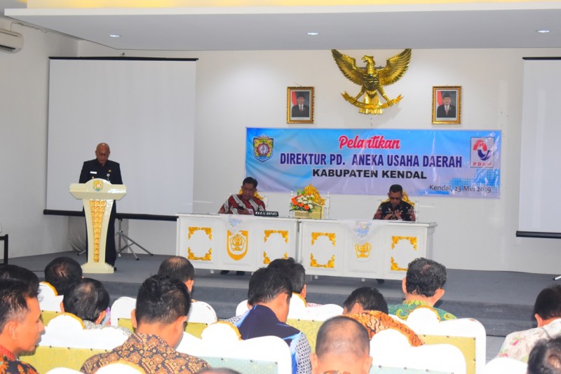 WABUP KENDAL LANTIK DIREKTUR PERUSAHAAN DAERAH ANEKA USAHA KENDAL