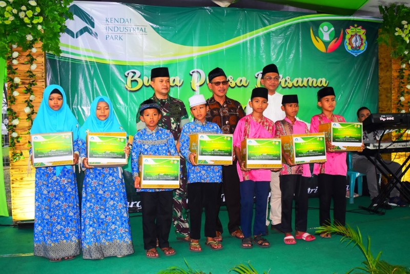SEKDA, DANDIM DAN JAJARAN PT.KIK BUKA PUASA BERSAMA DAN SERAHKAN SANTUNAN